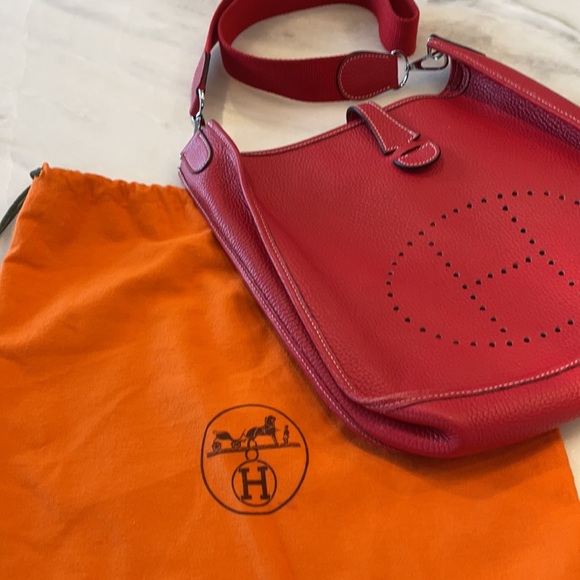 Messenger bag. Red pebbled genuine leather bag. - Picture 8 of 10